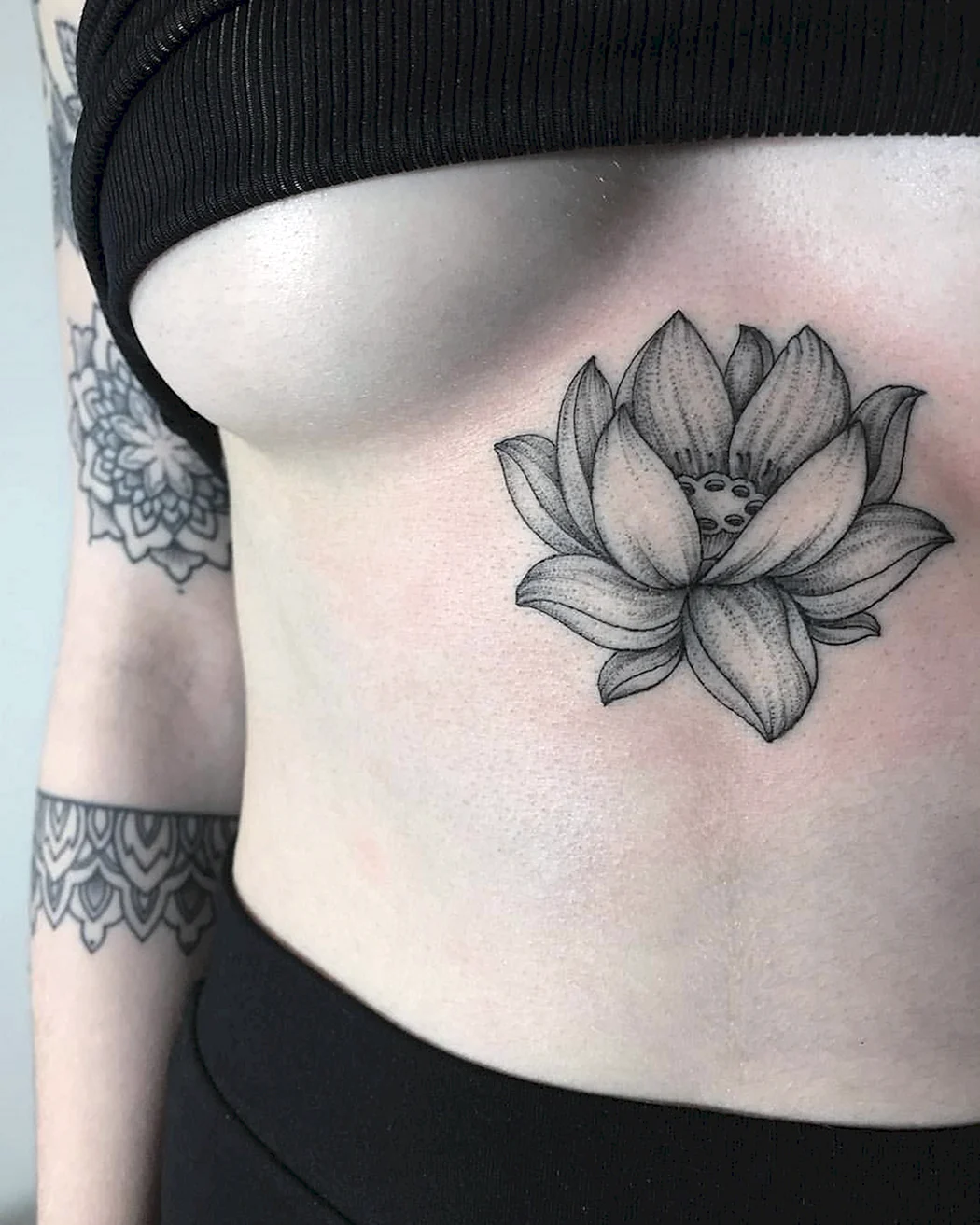Тату Лотос с растушевкой
