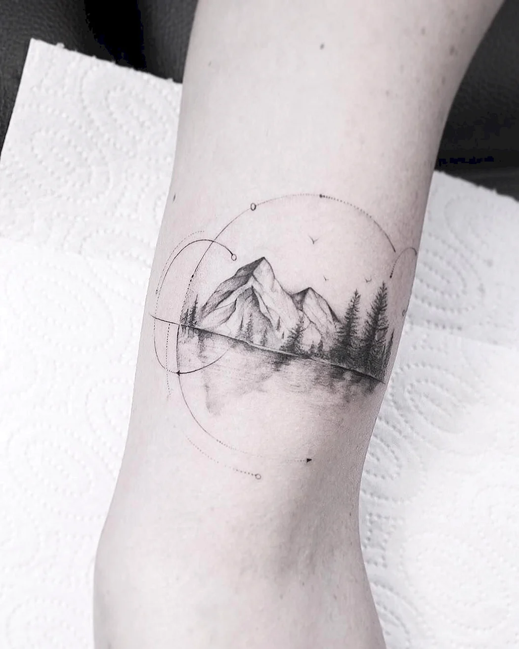 Минималистичные тату горы
