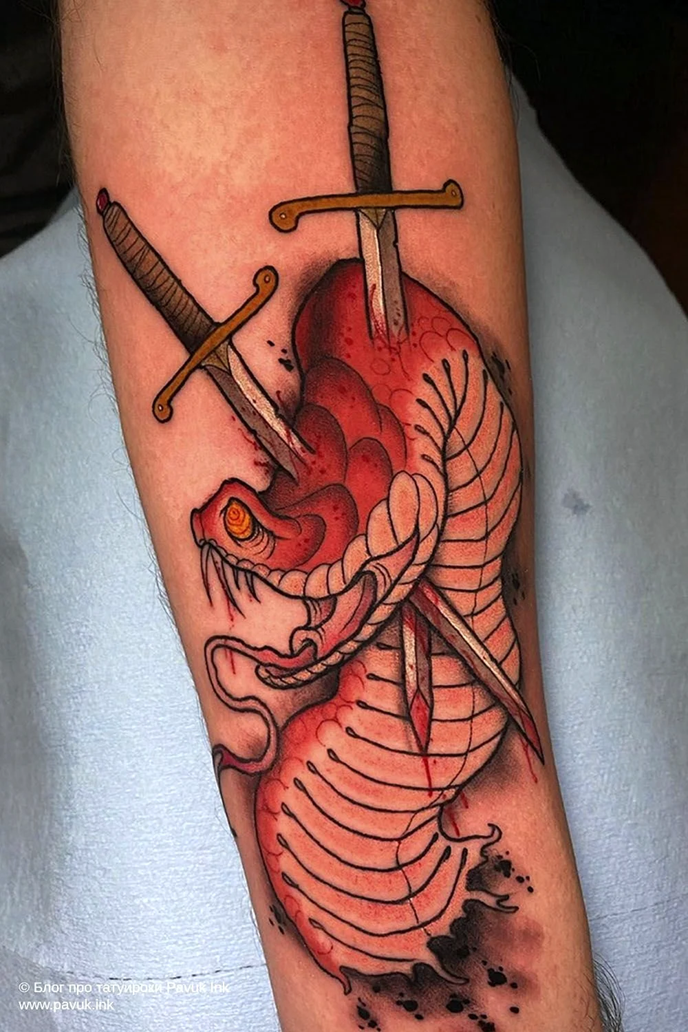 Кинжал со змеей