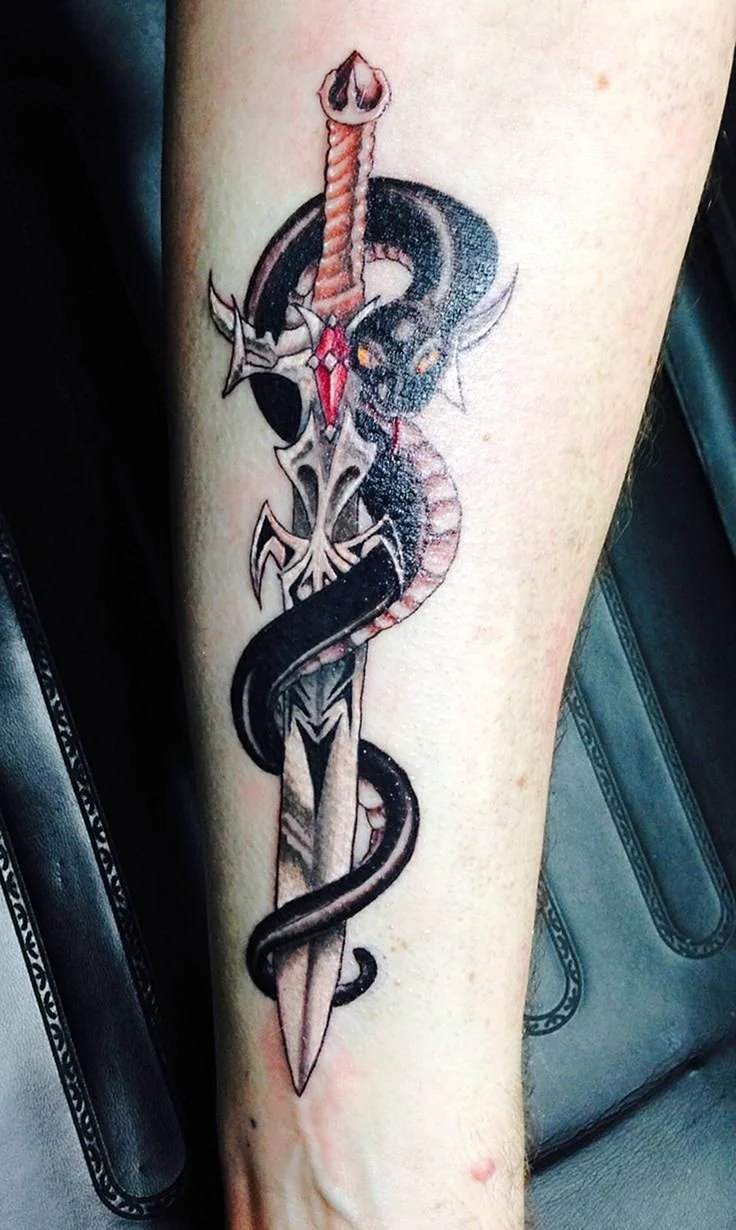 Кинжал со змеей