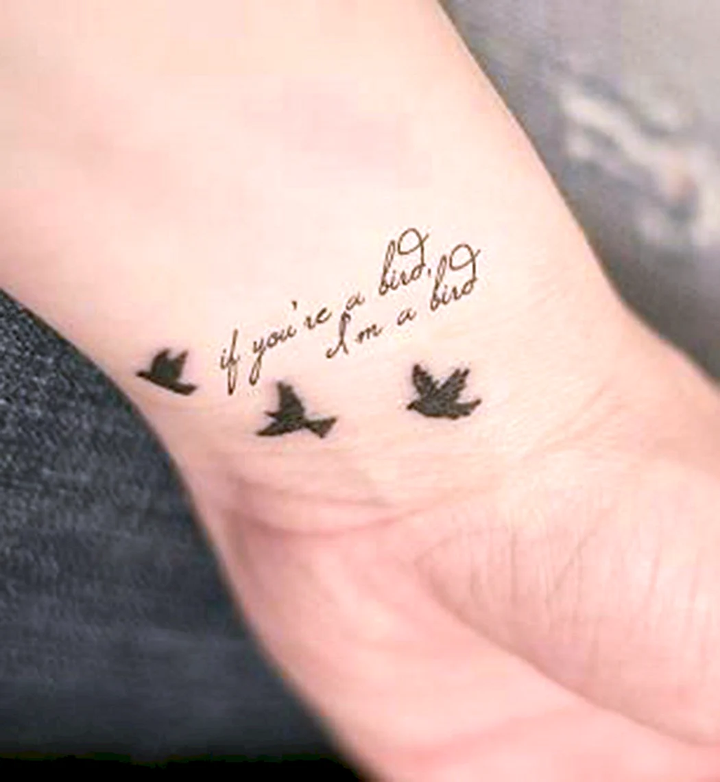 Тату на запястье