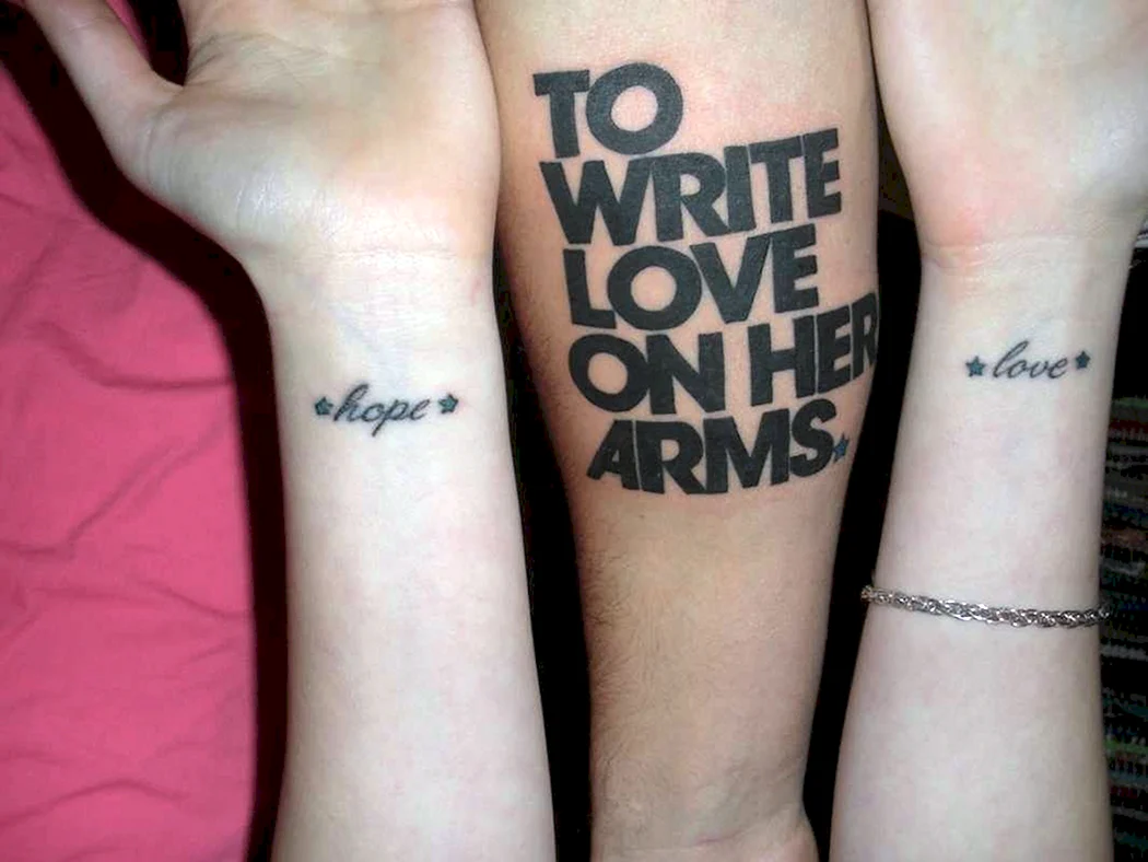 Тату на запястье мужские надписи