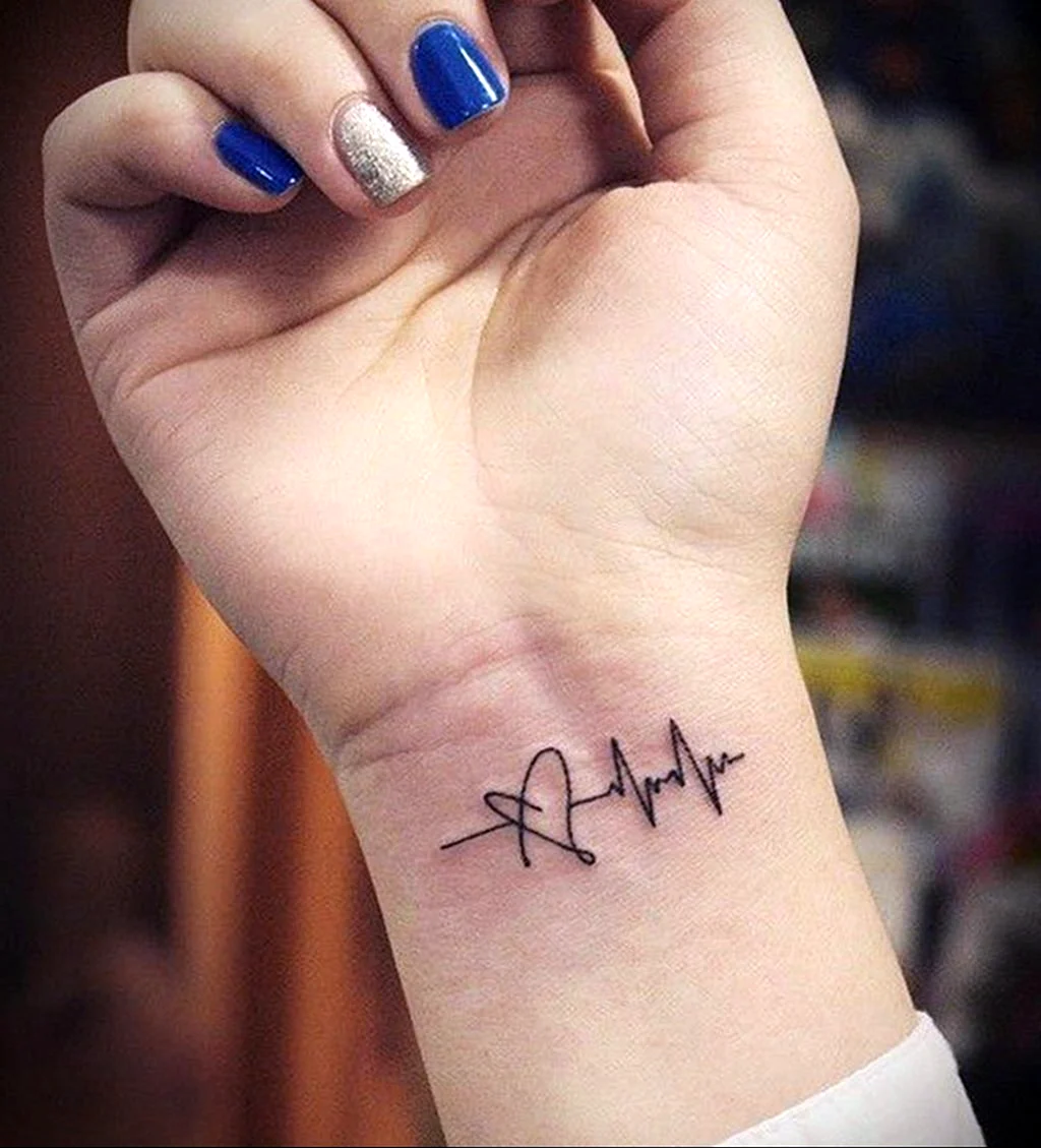 Тату на запястье