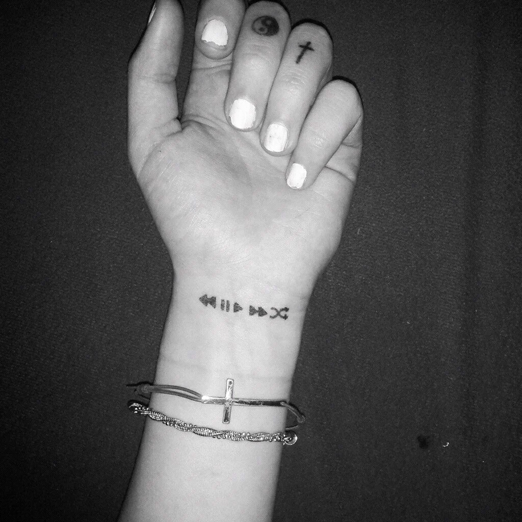 Грустные тату маленькие