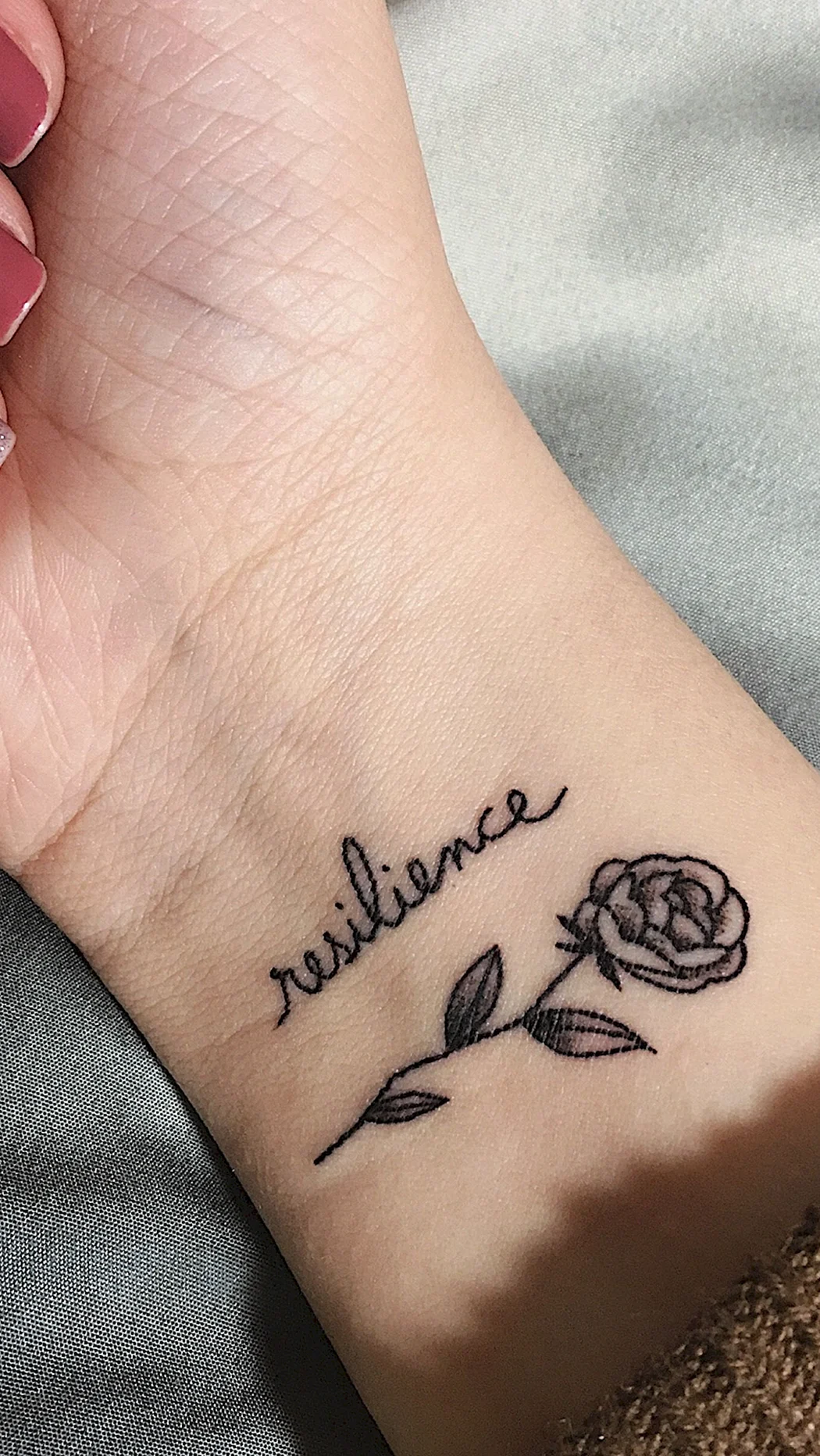 Тату на запястье для девушек