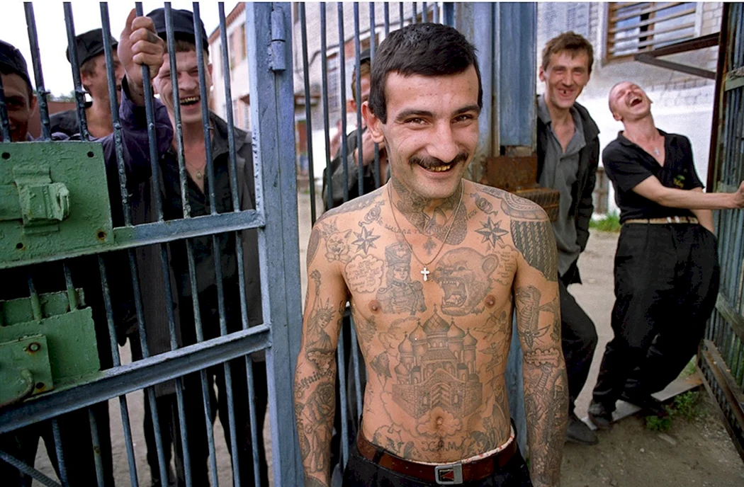Зеки в тюрьме