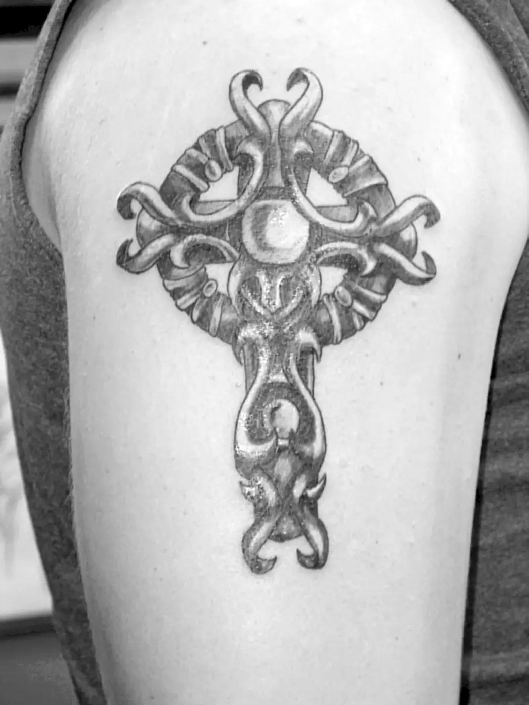 Солнечный крест тату