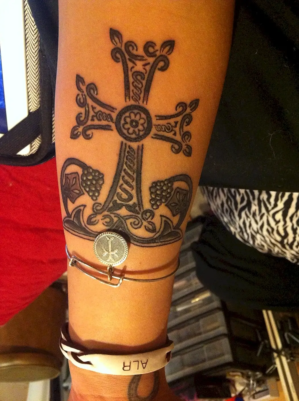 Наколка армянский крест