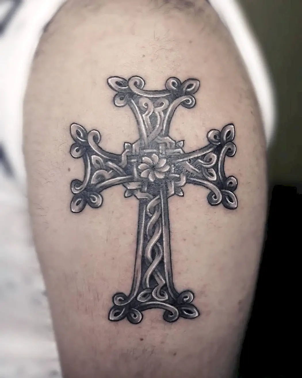 Наколка армянский крест