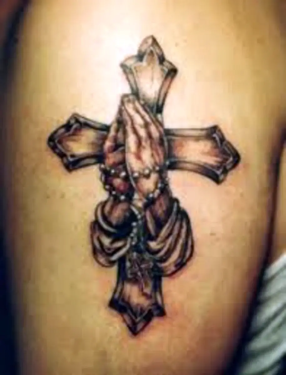 Тату крест на руке