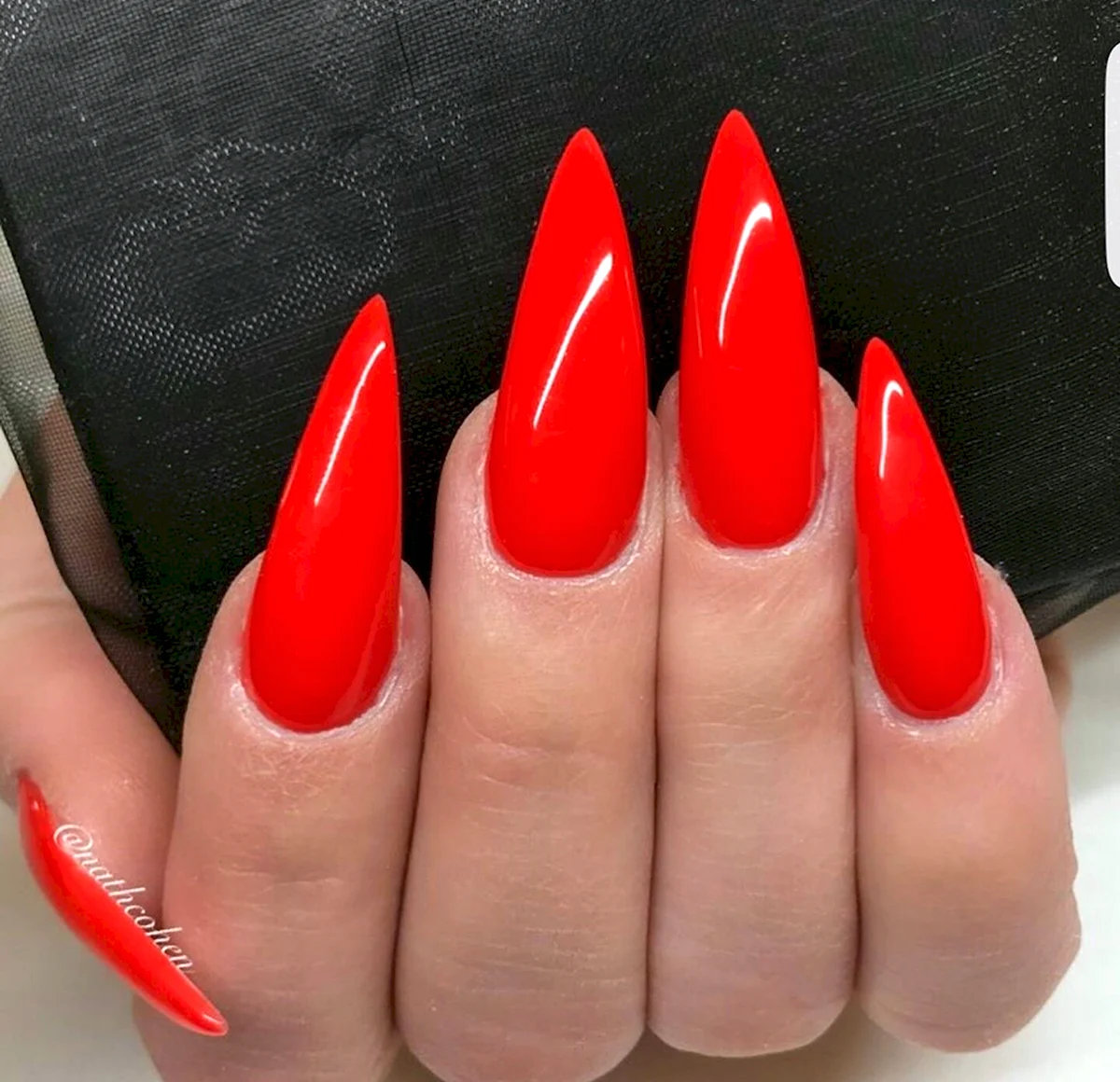 Красный френч на стилетах