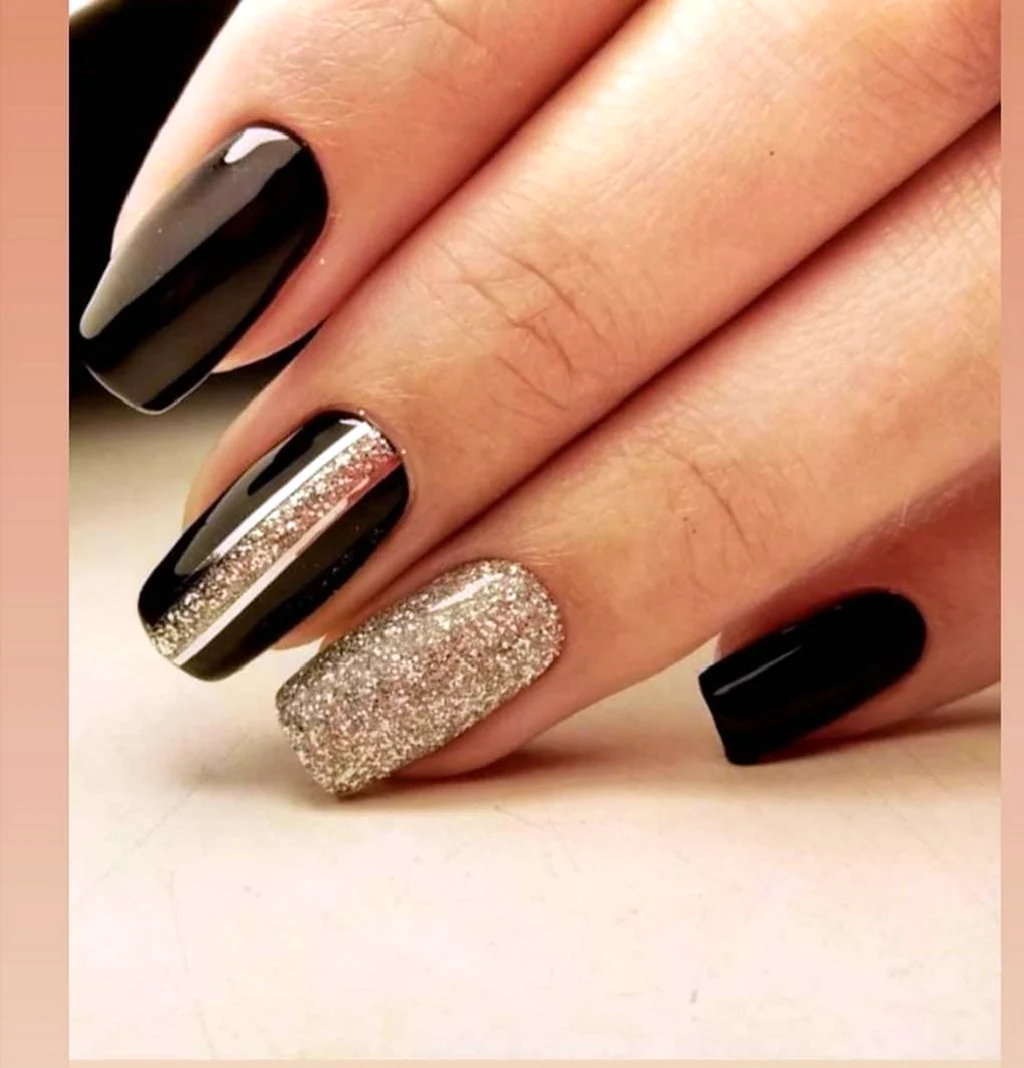 Черно серебряный маникюр