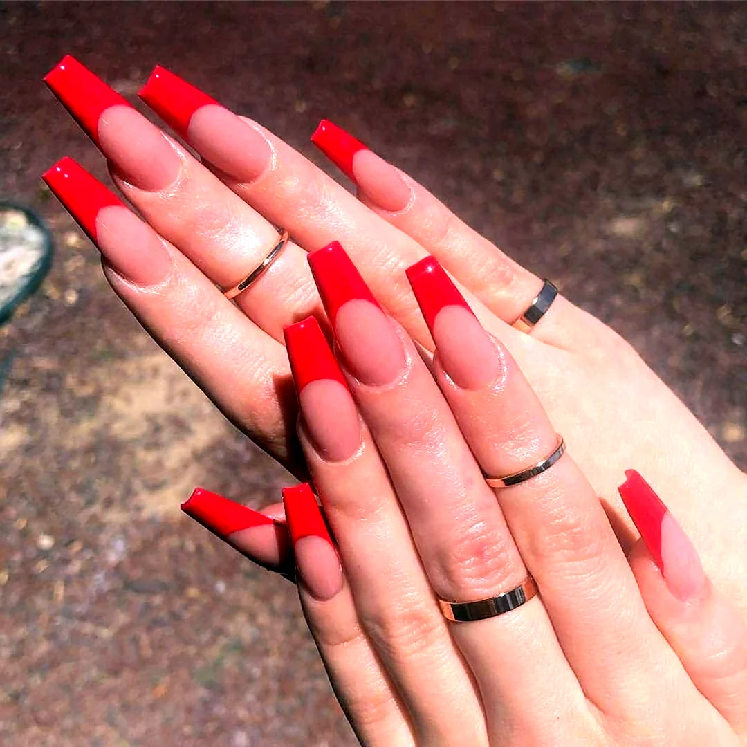 Красные ногти длинные квадратные