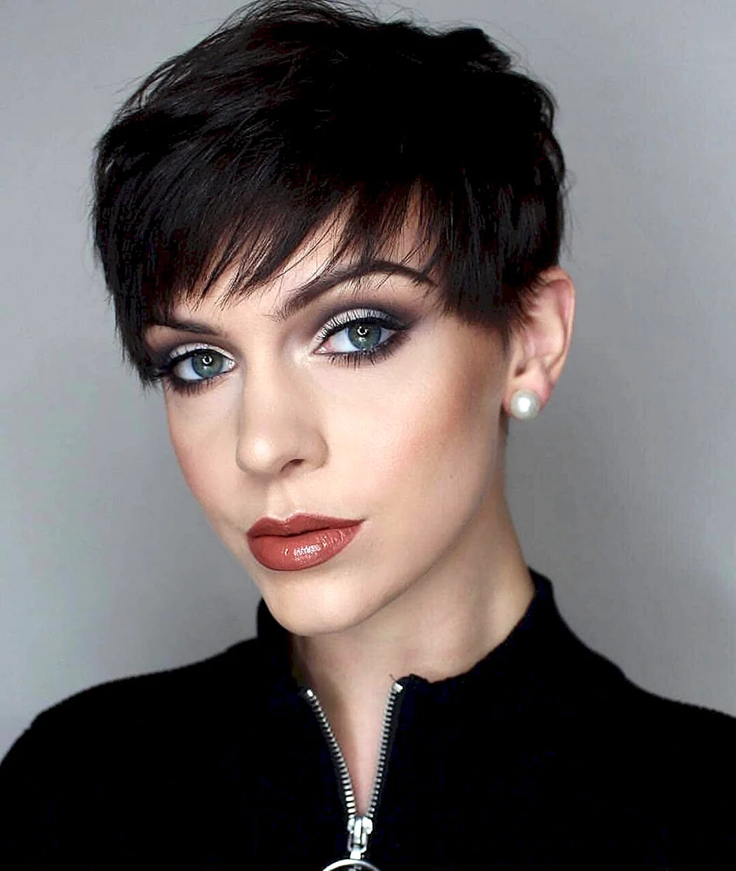 Женственные короткие стрижки