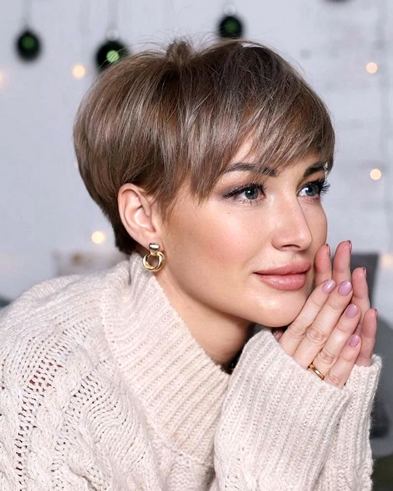 Модные стрижки 2022 женские Пикси