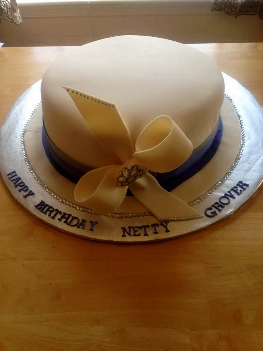 Торт в виде шляпы