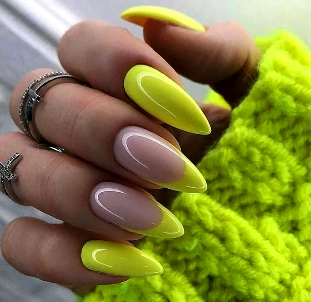 Маникюр в неоновых цветах на миндаль