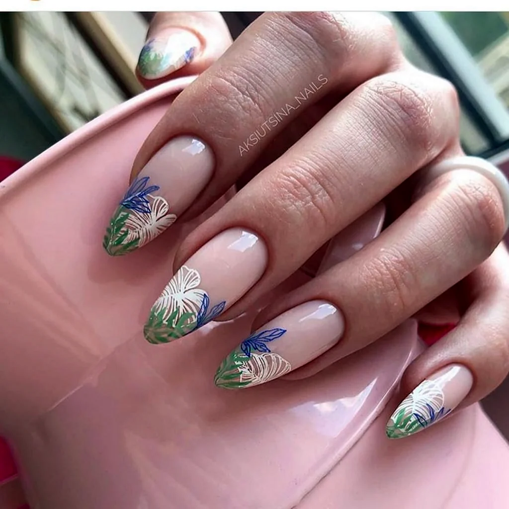 Френч тренд 2022 на миндаль