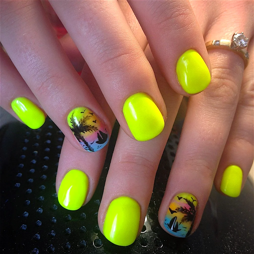 Маникюр лето на короткие ногти яркий жёлтый