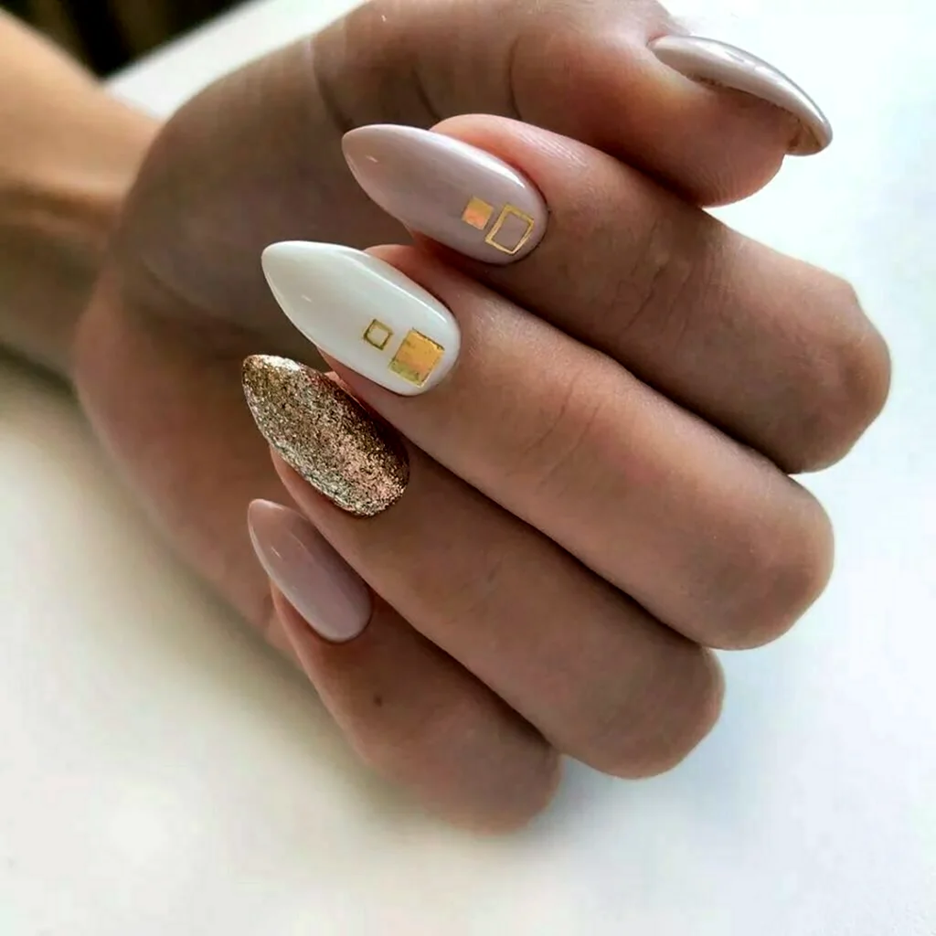 Ногти светлые с золотом
