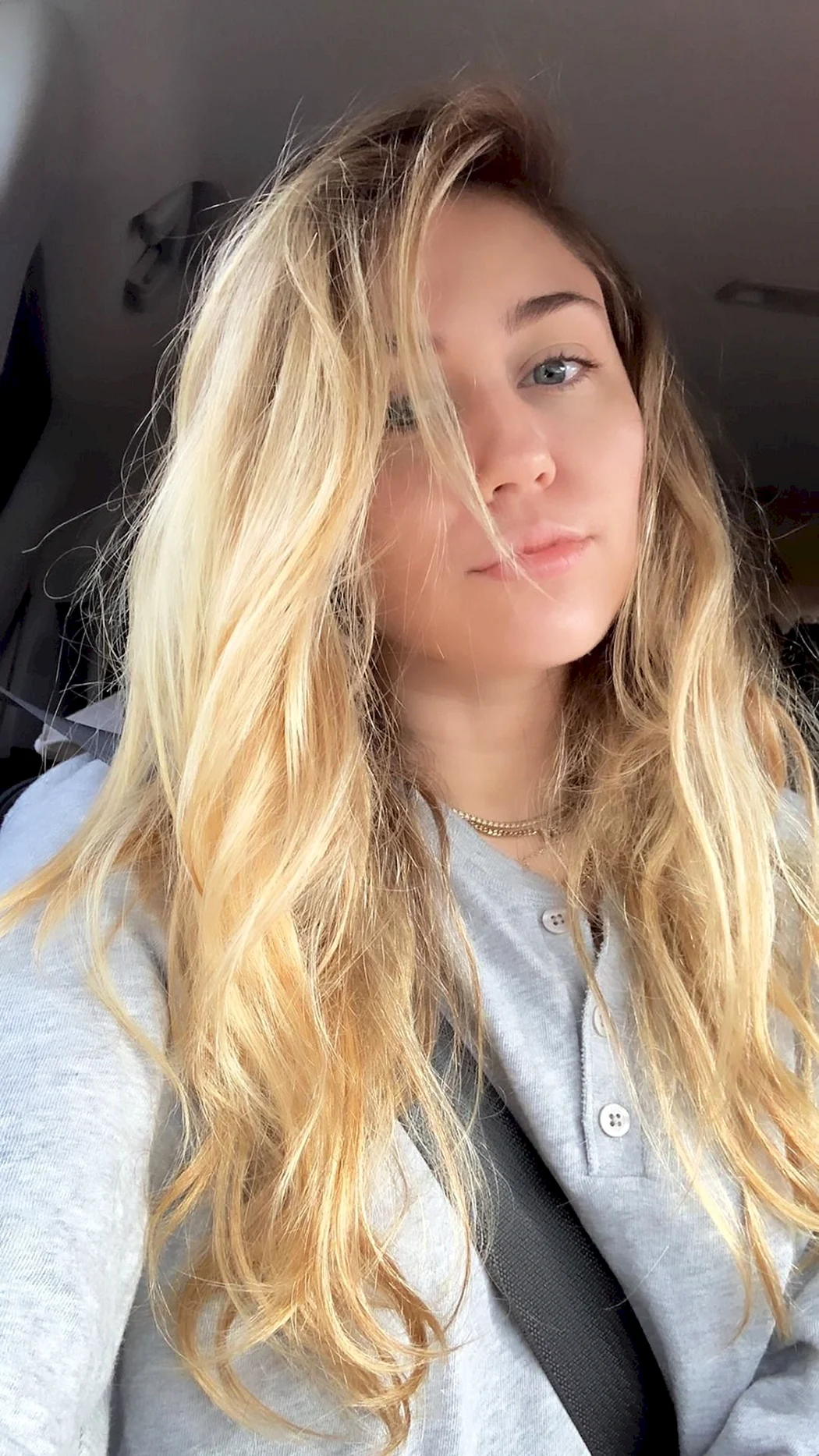 Майли Сайрус блондинка