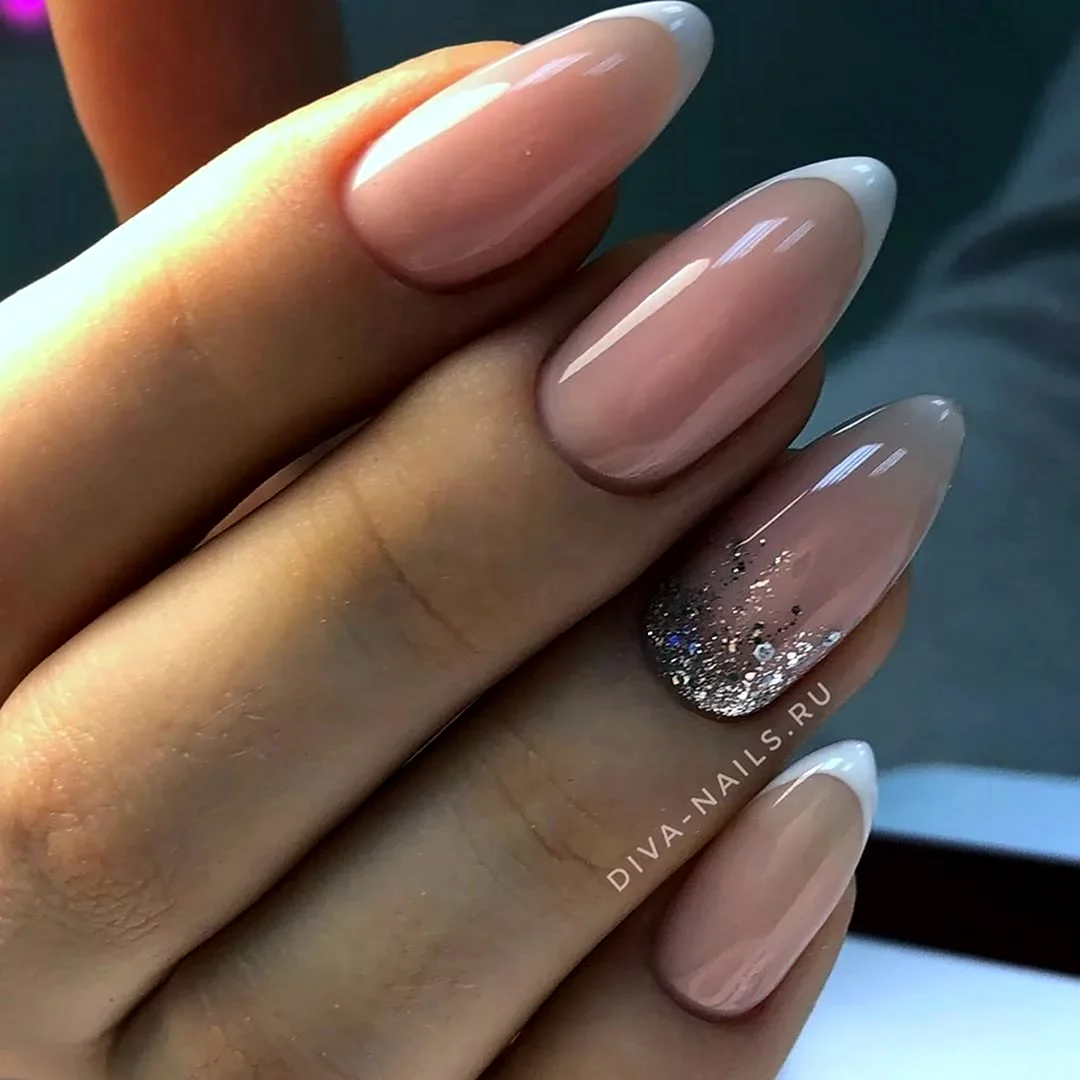 Нюдовый френч миндаль