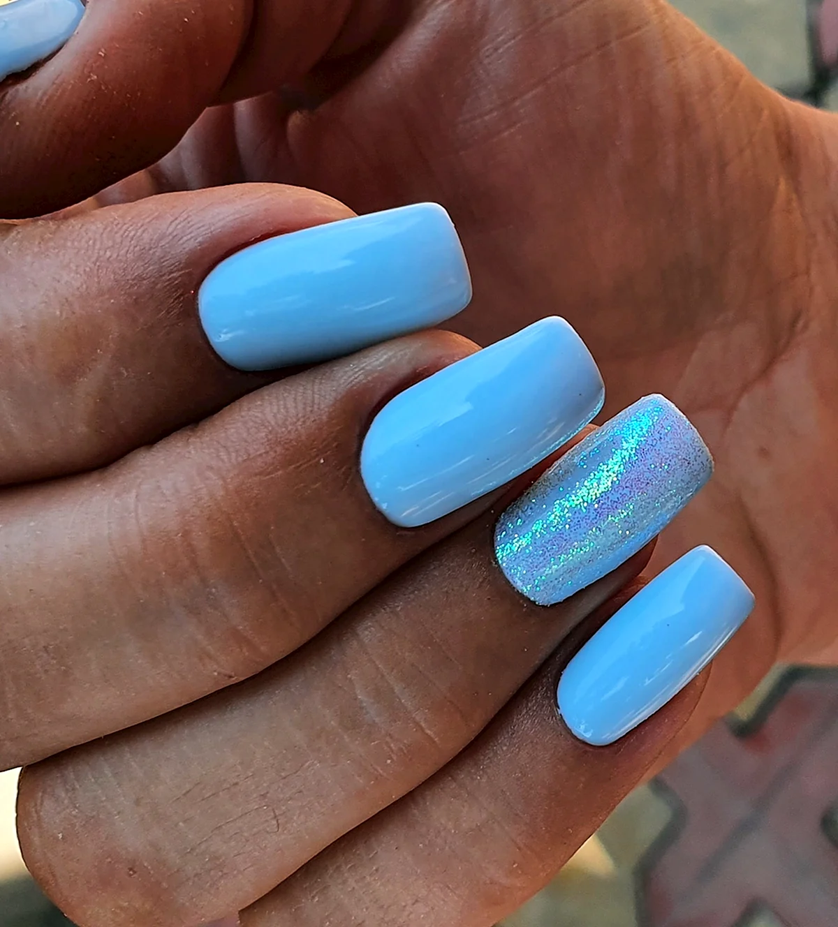 Голубые ногти