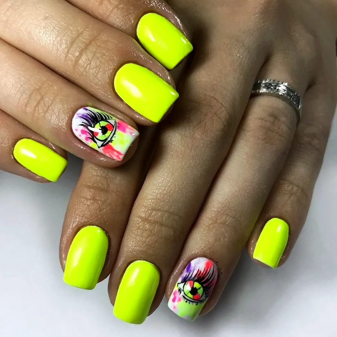 Яркий маникюр