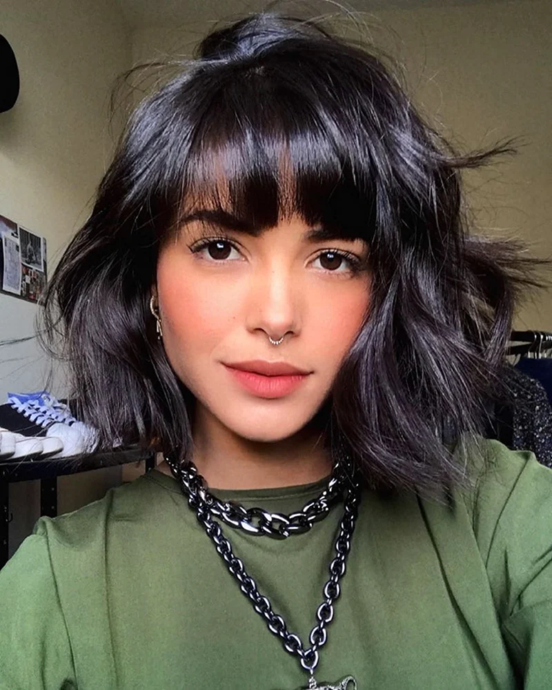 Стрижки на волосы до плеч 2021 с челкой