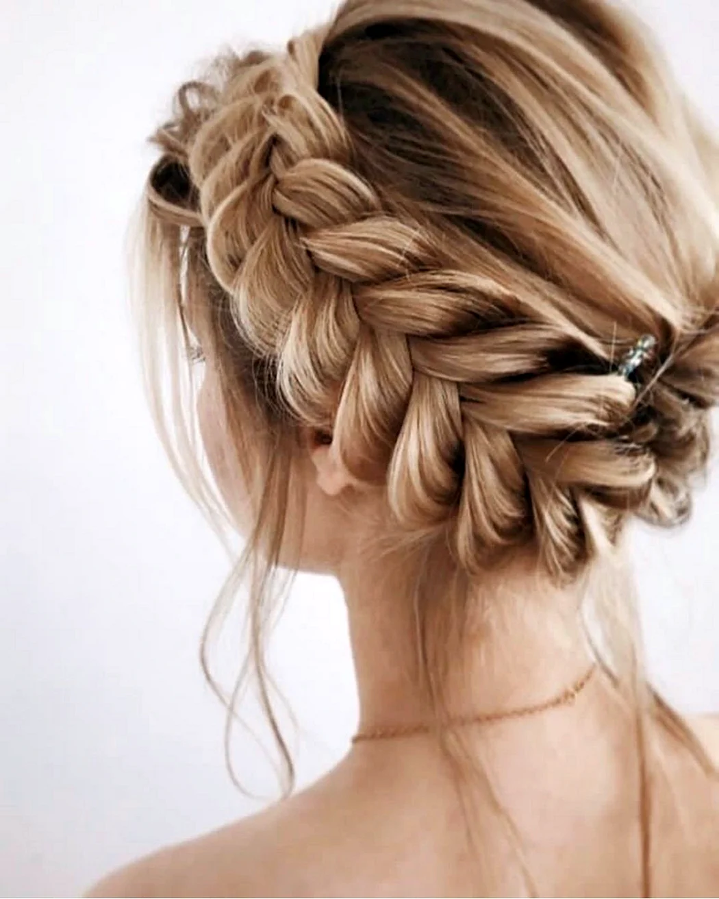 Причёски на выпускной косички
