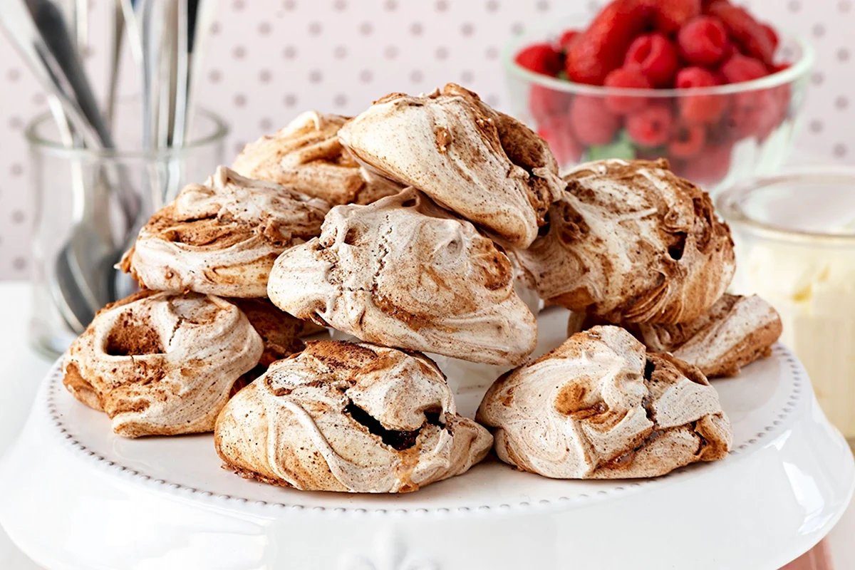 Безе с шоколадом и орехами