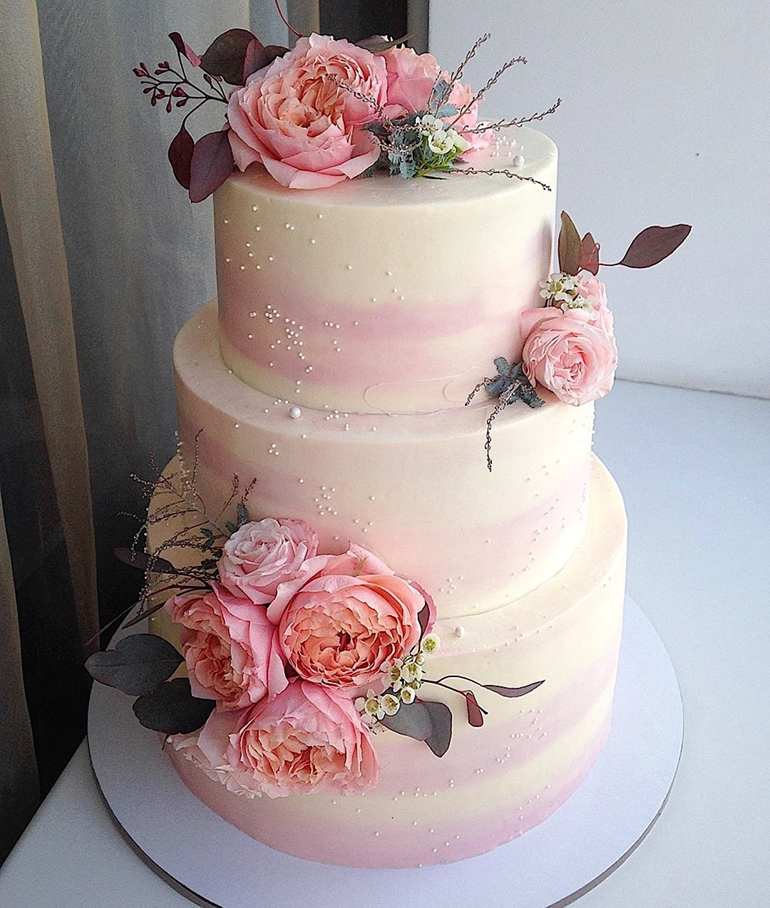 Свадебный торт трех ярусный
