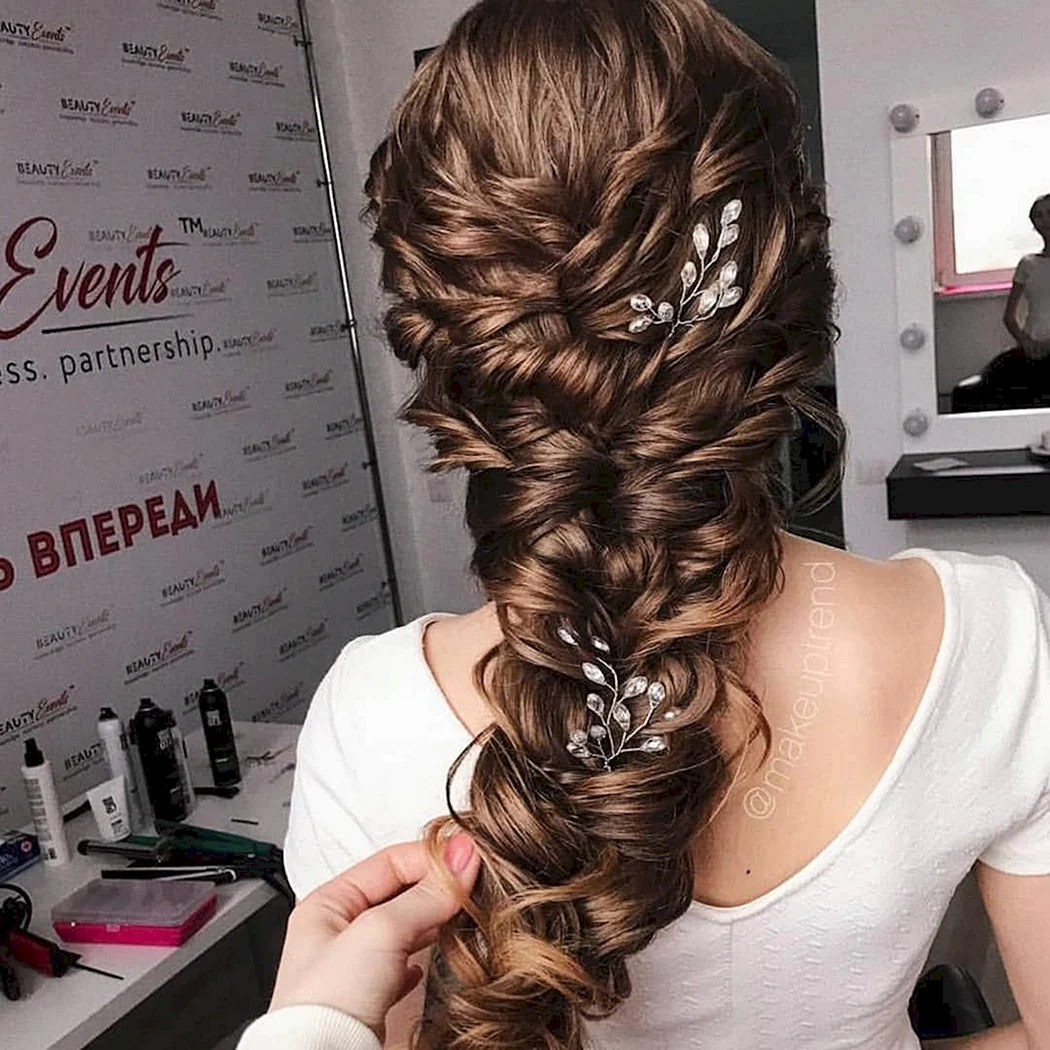 Косы на выпускной