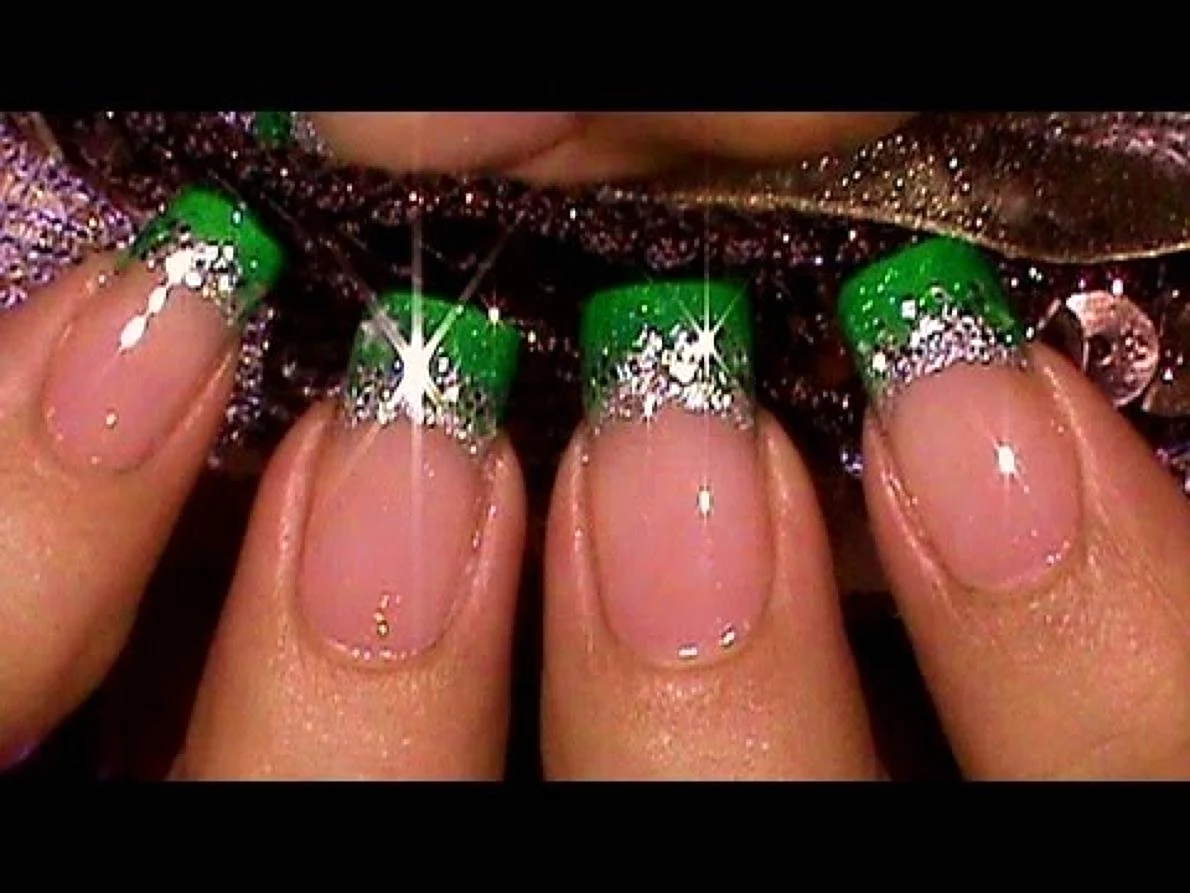Френч зеленый с блестками