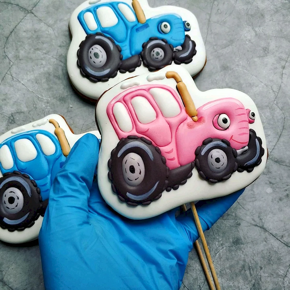 Пряничный Топпер синий трактор