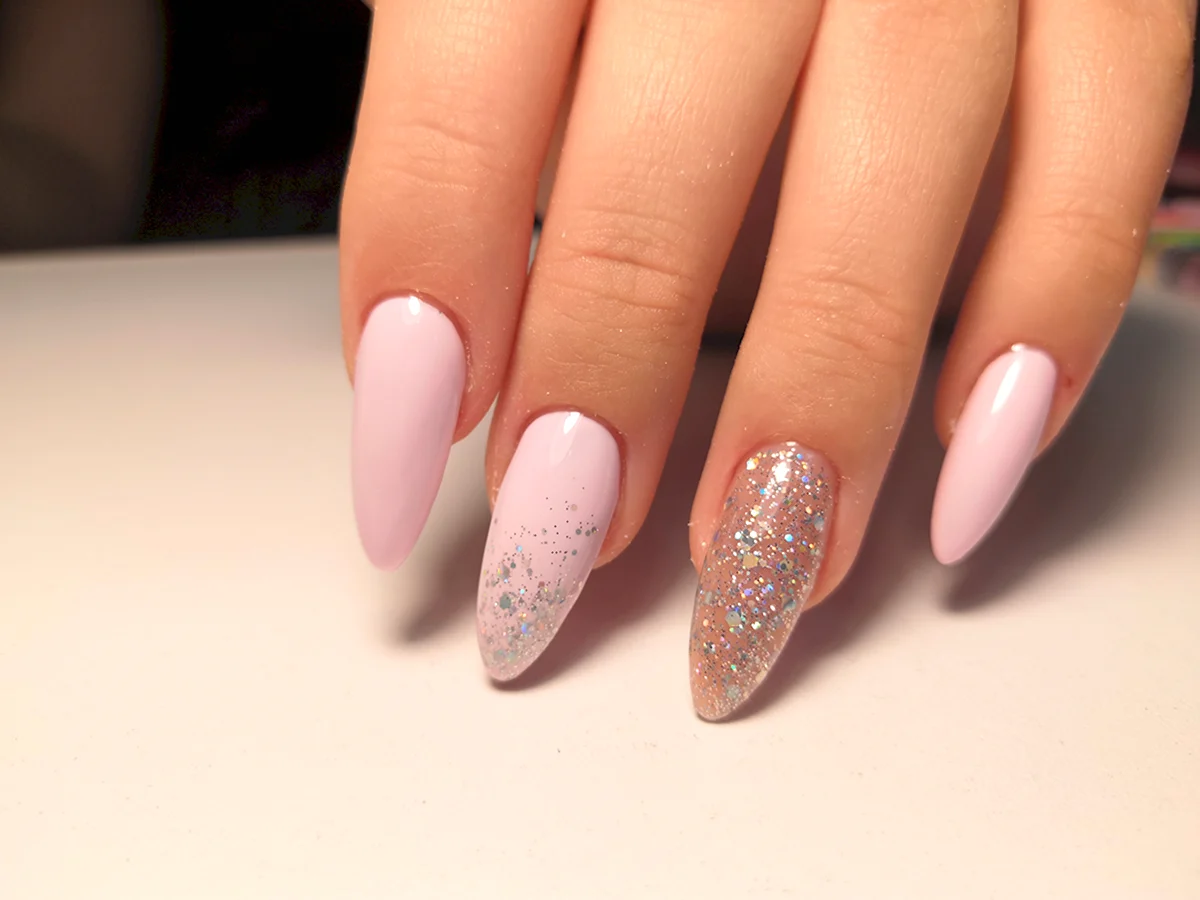 Маникюр нюдовый 2022 миндаль миндаль розовый