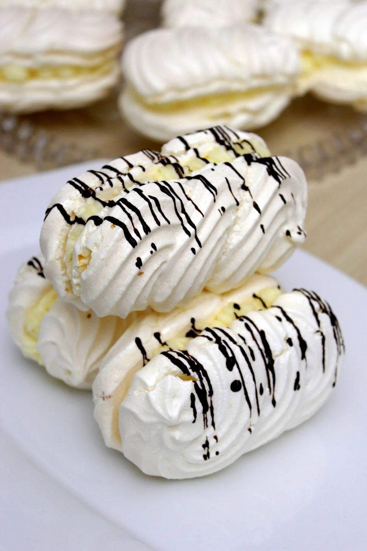 Пирожное воздушное с кремом двойное