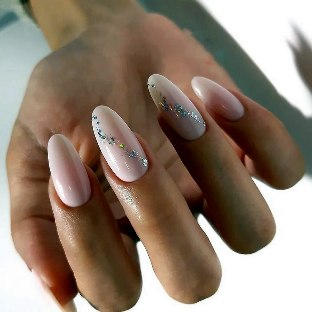 Нюдовый маникюр 2022 миндаль