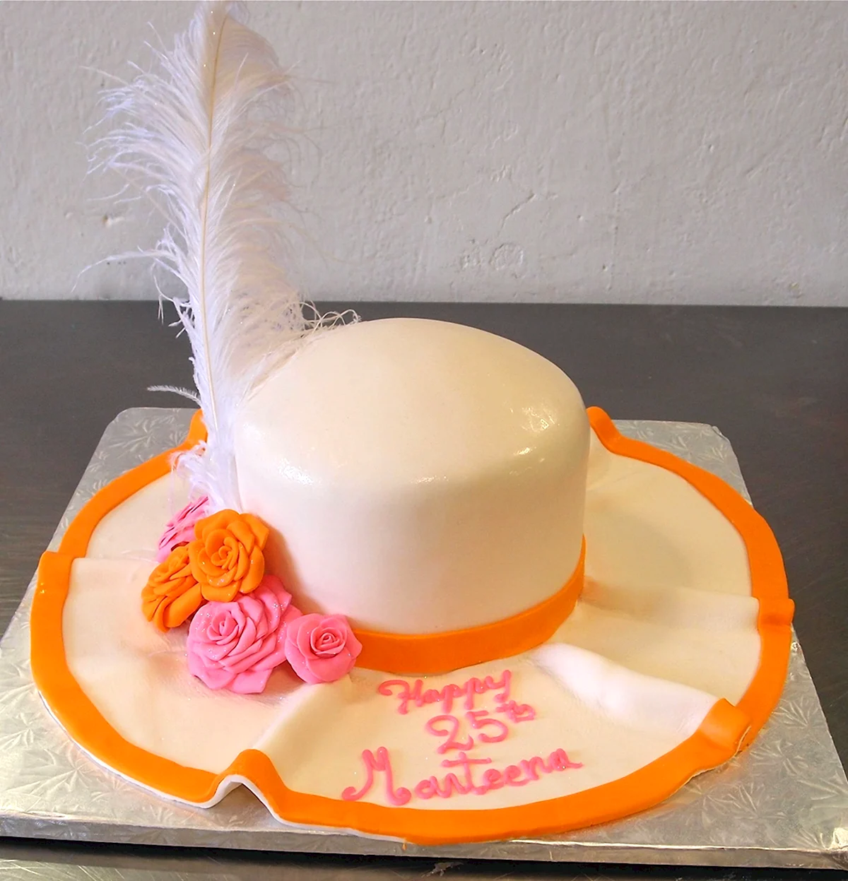 Торт в виде шляпы