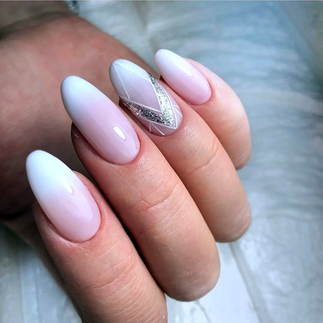 Нюдовый маникюр френч миндаль