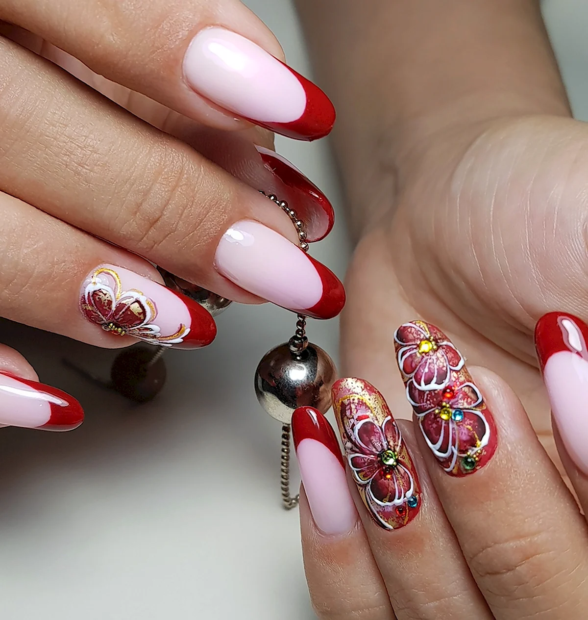 Красный френч 2022 миндаль