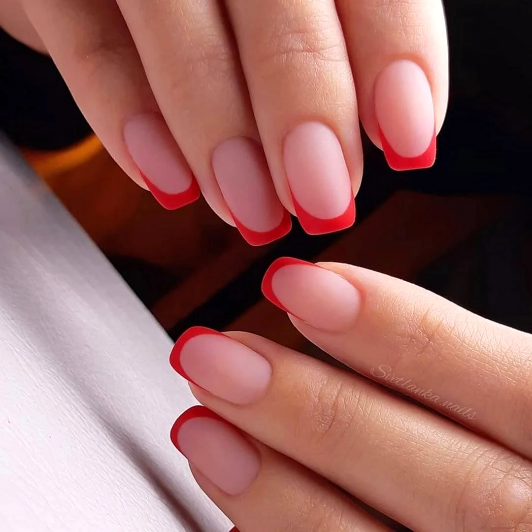 Красный матовый френч 2022