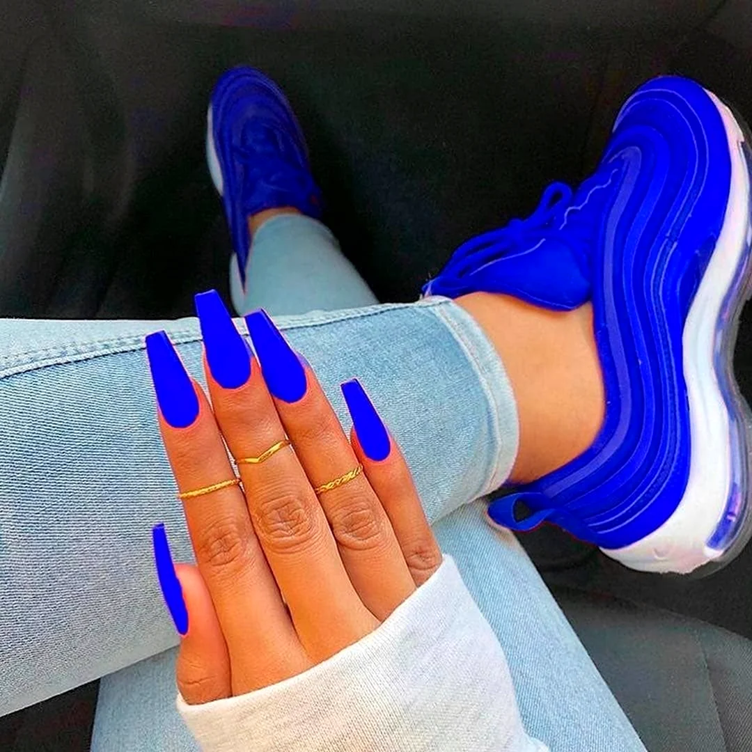 Синий маникюр на длинные ногти