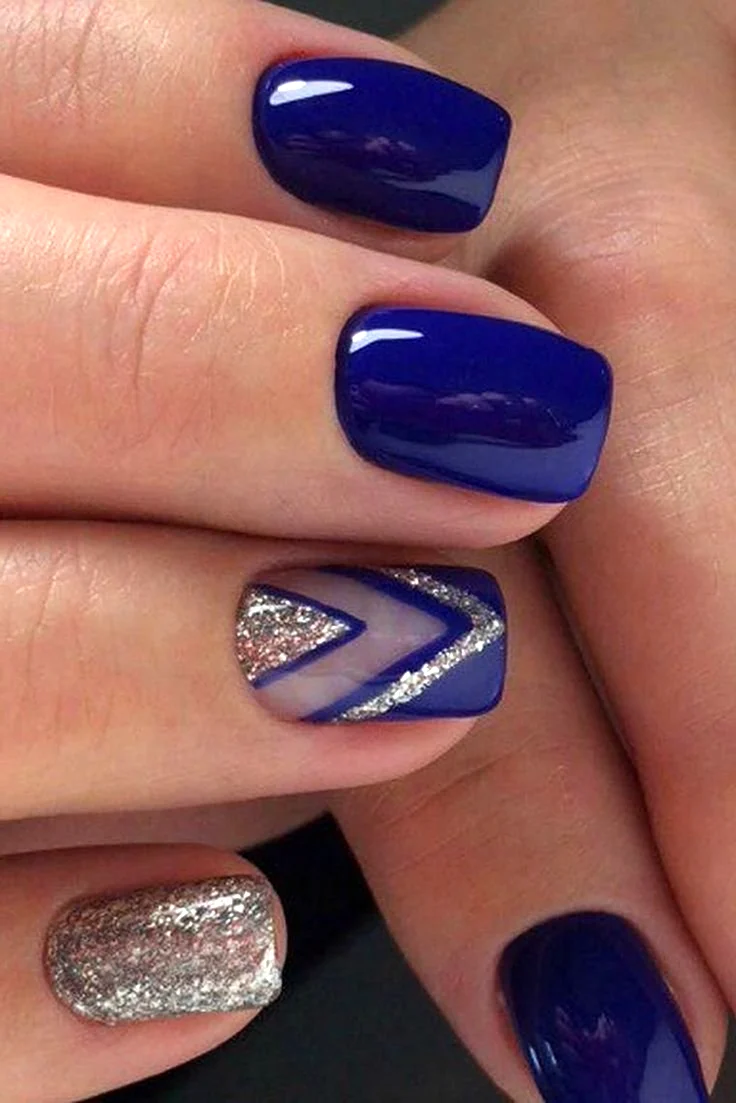 Синий маникюр