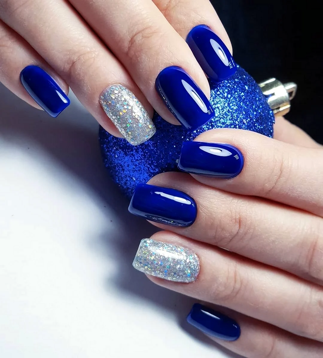 Маникюр синий ультрамарин