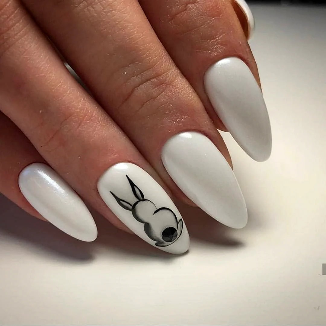 Белый маникюр