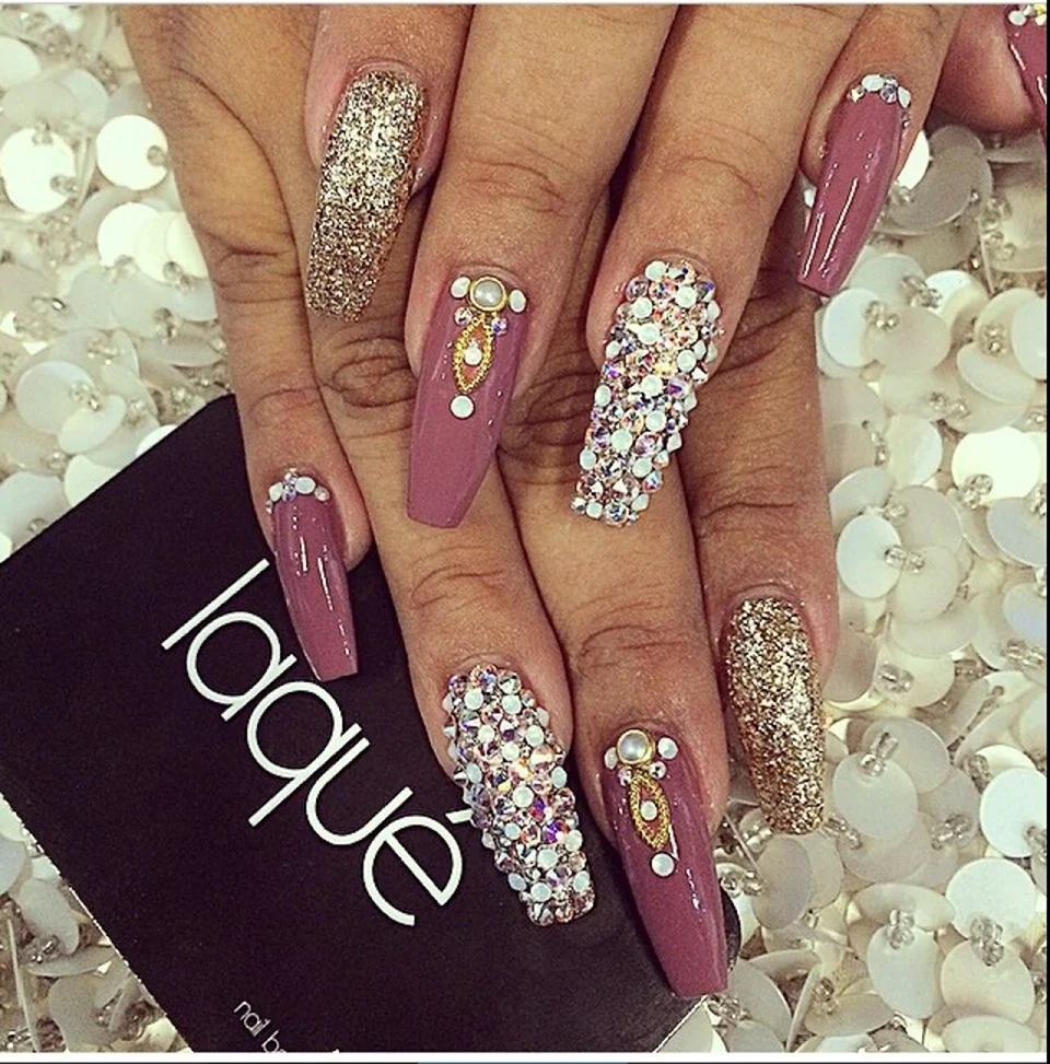 Богатый дизайн ногтей