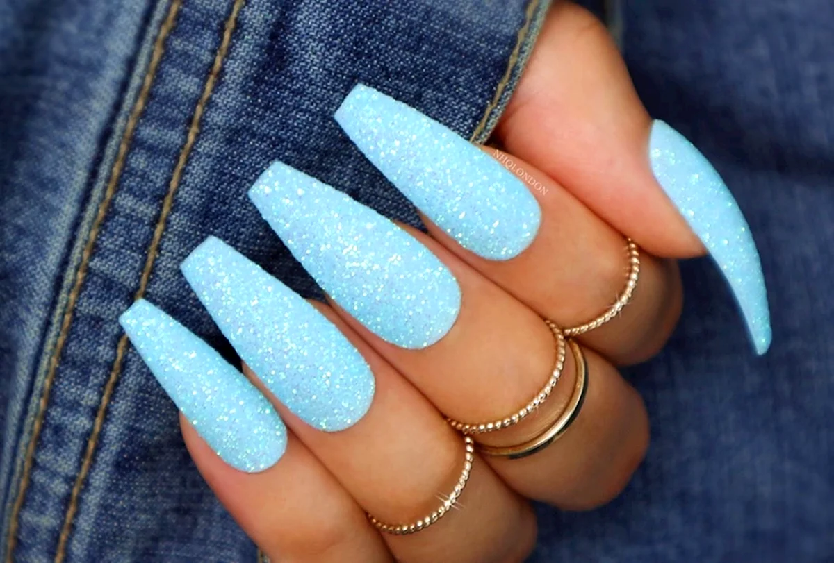 Голубые ногти с блестками