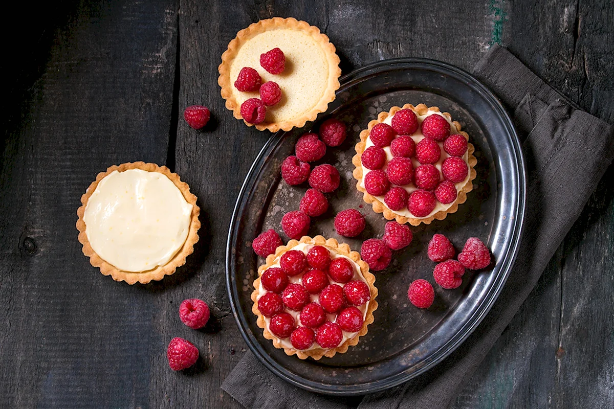 Тарталетка с малиной