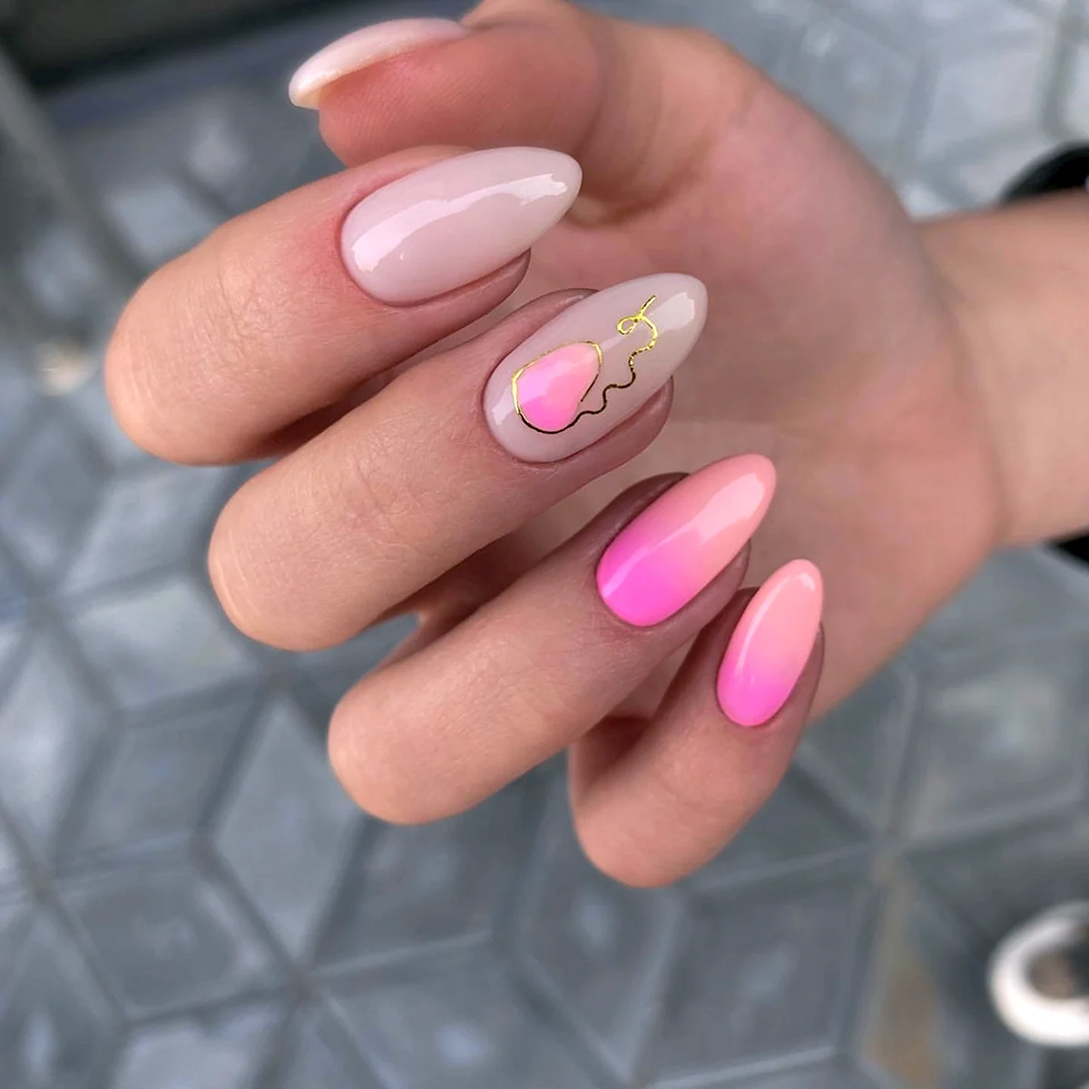 Розовый миндаль 2022